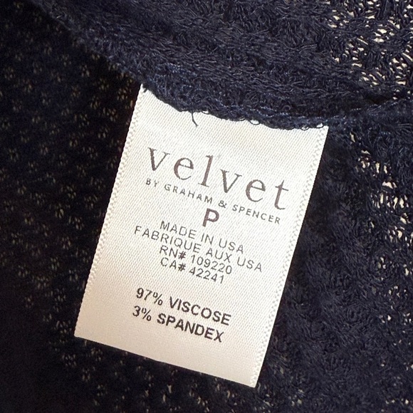 Velvet by Graham & Spencer navy blue top. In great condition!! ⭐️🌟⭐️ - Picture 6 of 9
